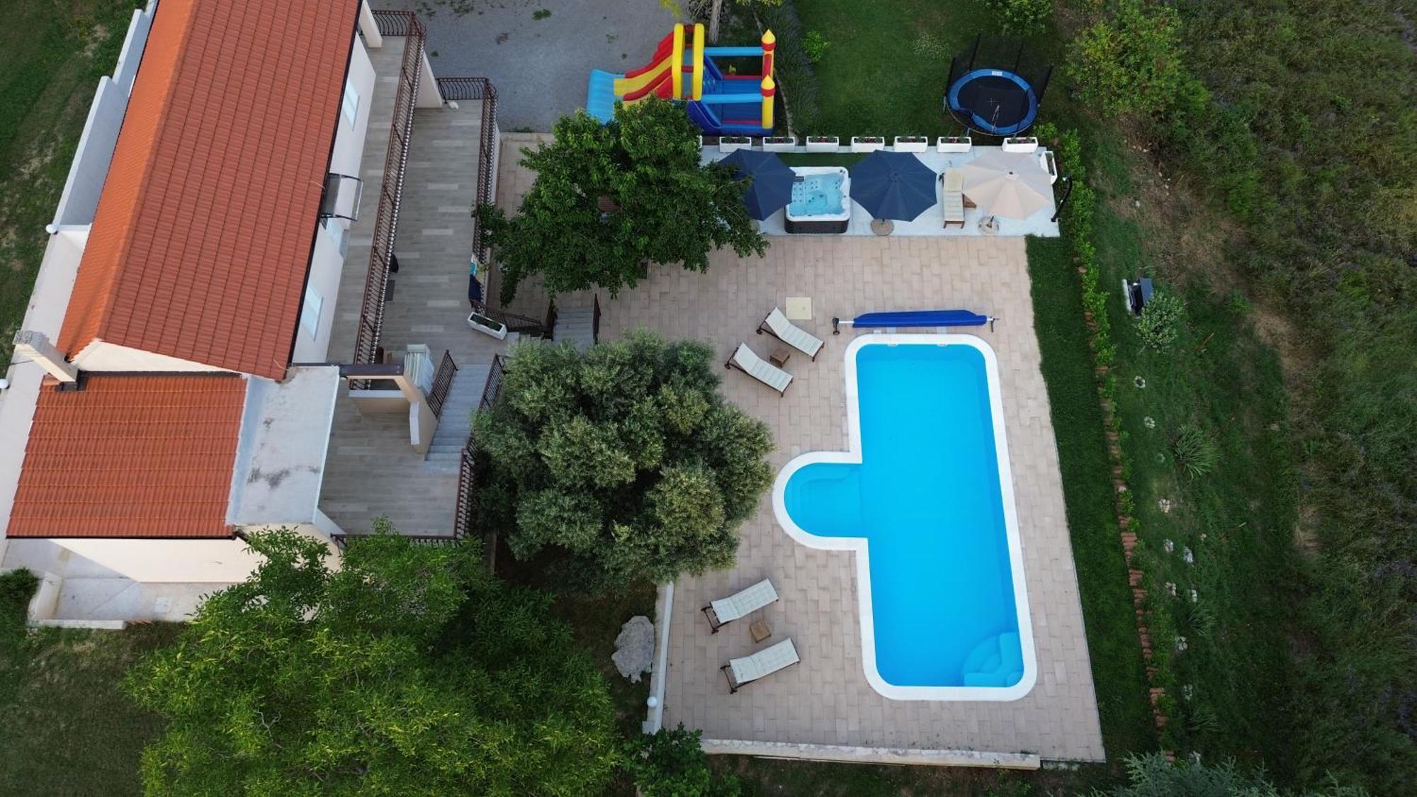 Villa Casa Di Oliva-House With Heated Pool & Jacuzzi In Trilj, Croatia Exterior foto